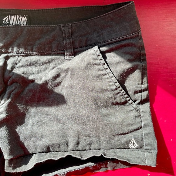 Volcom Shorts - Picture 2 of 5